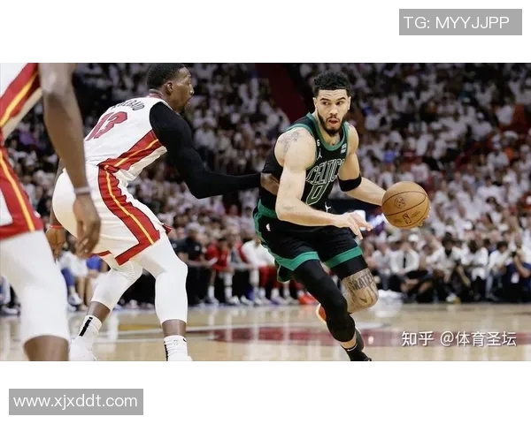 热火与凯尔特人激战正酣NBA季后赛精彩对决引发球迷热议